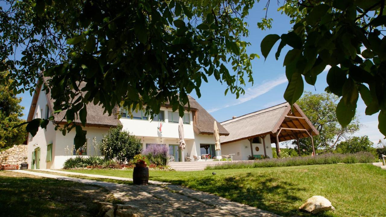 Fuerjes Udvarhaz Vászoly Exterior foto